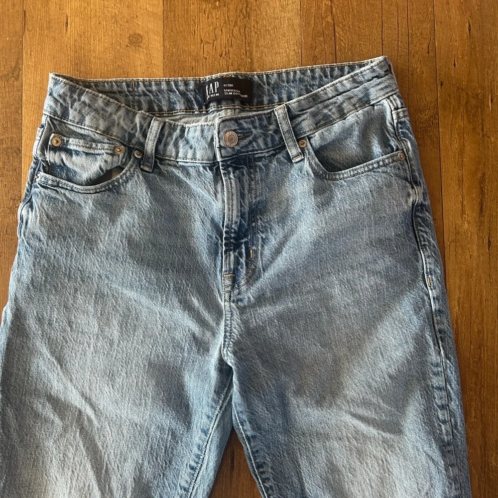 GAP Universal Slim Boyfriend Jeans 6/28 Light Wash Raw Hem Cropped - Picture 5 of 9